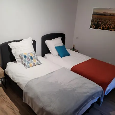 Le Moulin Des Puys Гостевой дом