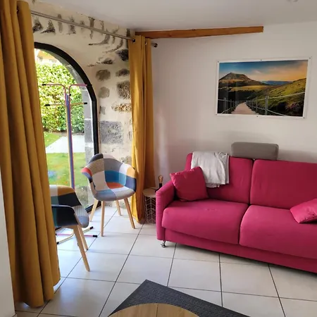 Le Moulin Des Puys Гостевой дом Орсин