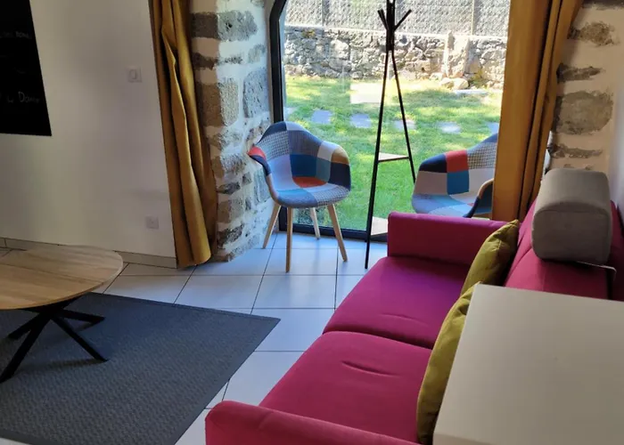 Le Moulin Des Puys Гостевой дом